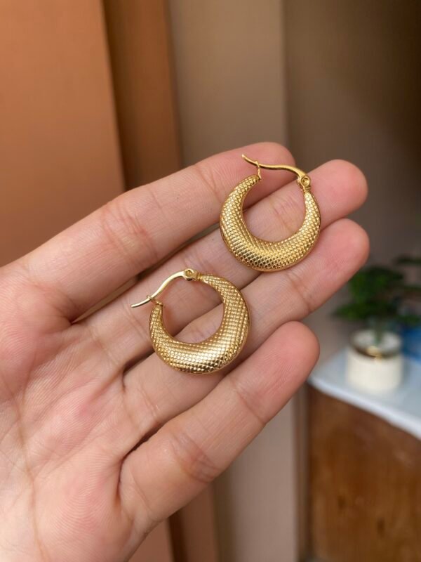 Bella hoops