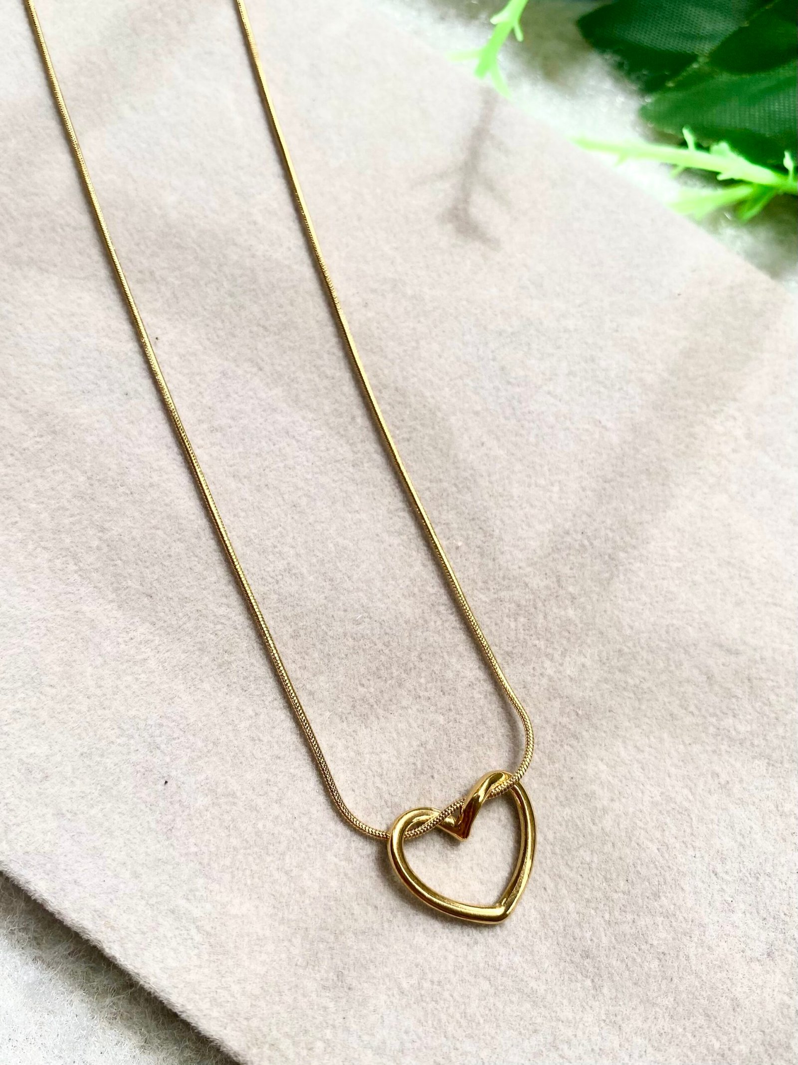 img_1670 Hallow heart pendant - Image 1