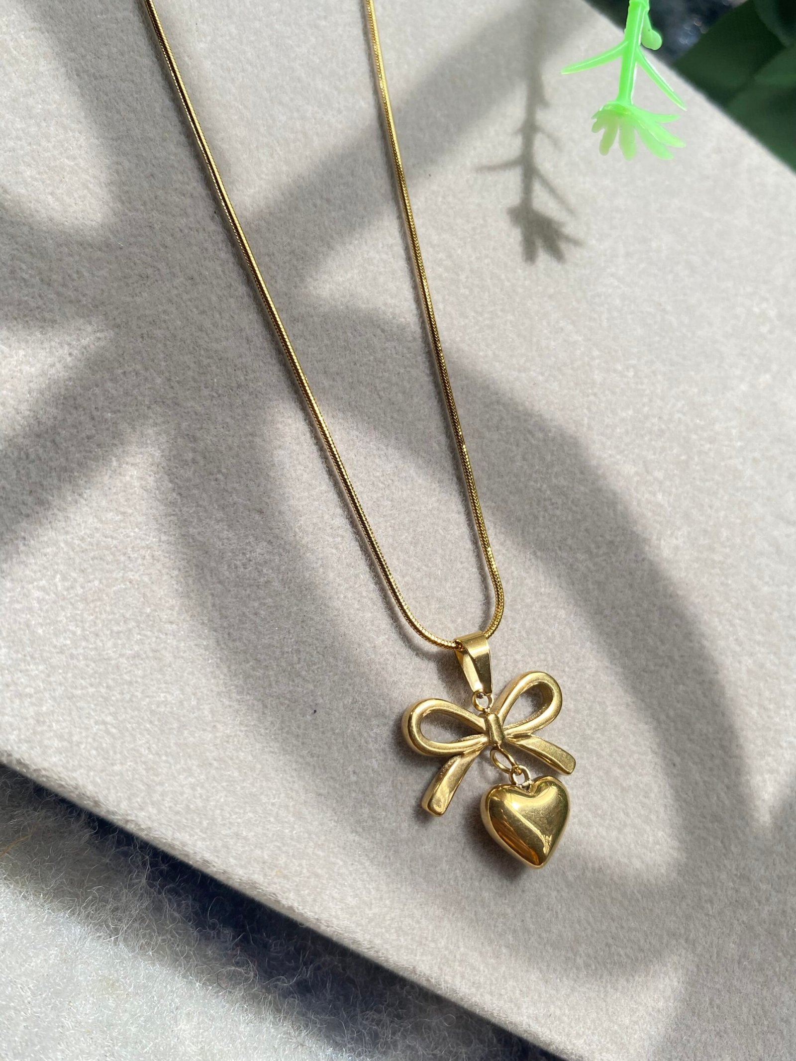 img_1677 Bow heart pendant - Image 1