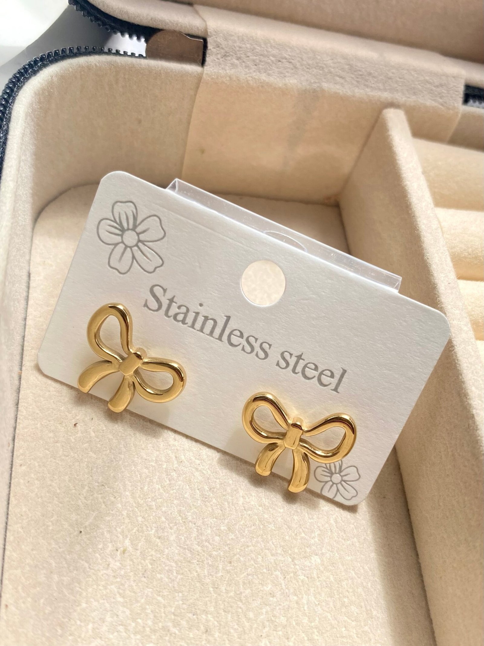 img_4952 Bow studs - Image 1
