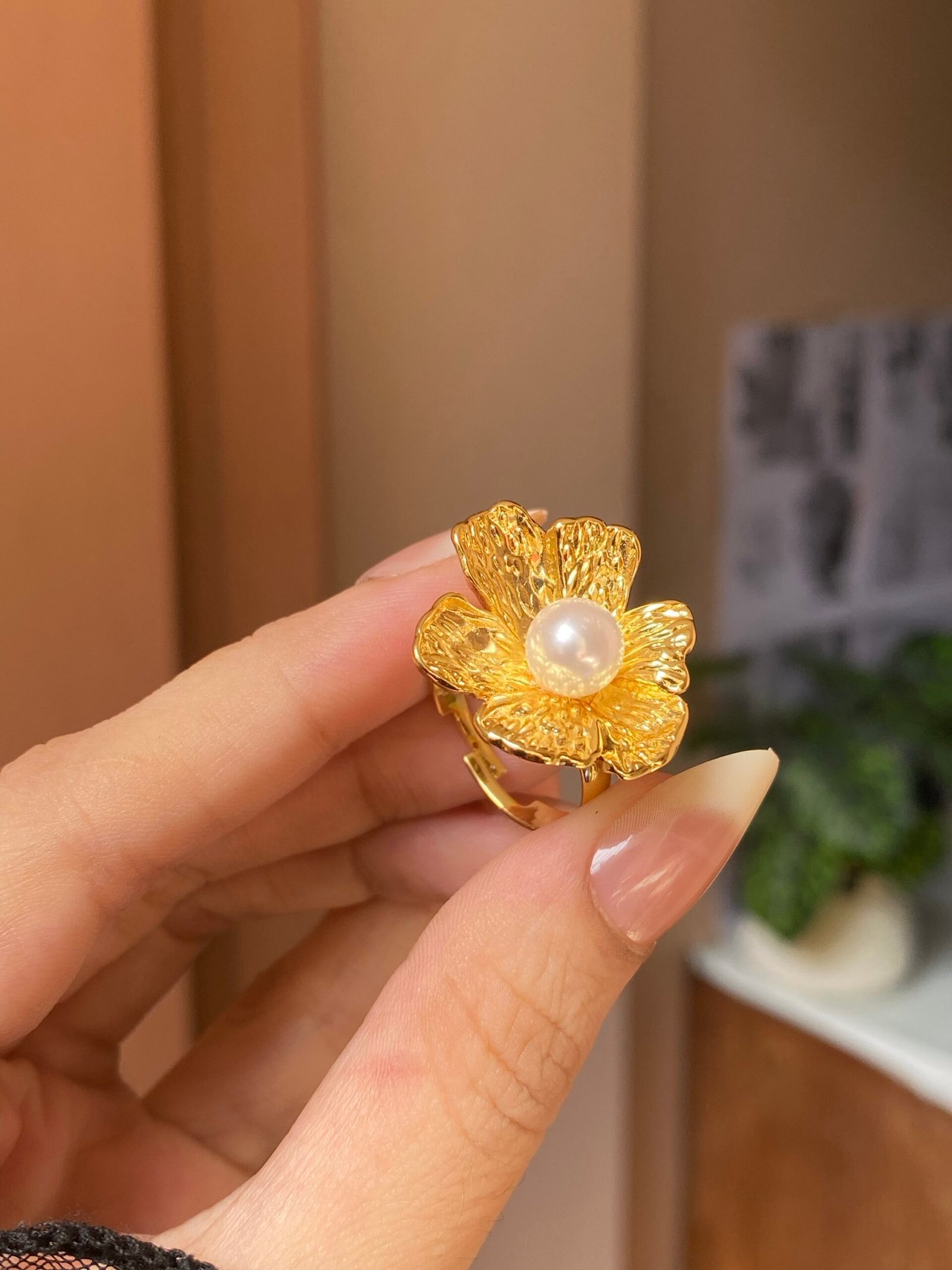 img_6139 Crinkled flower pearl ring - Image 1