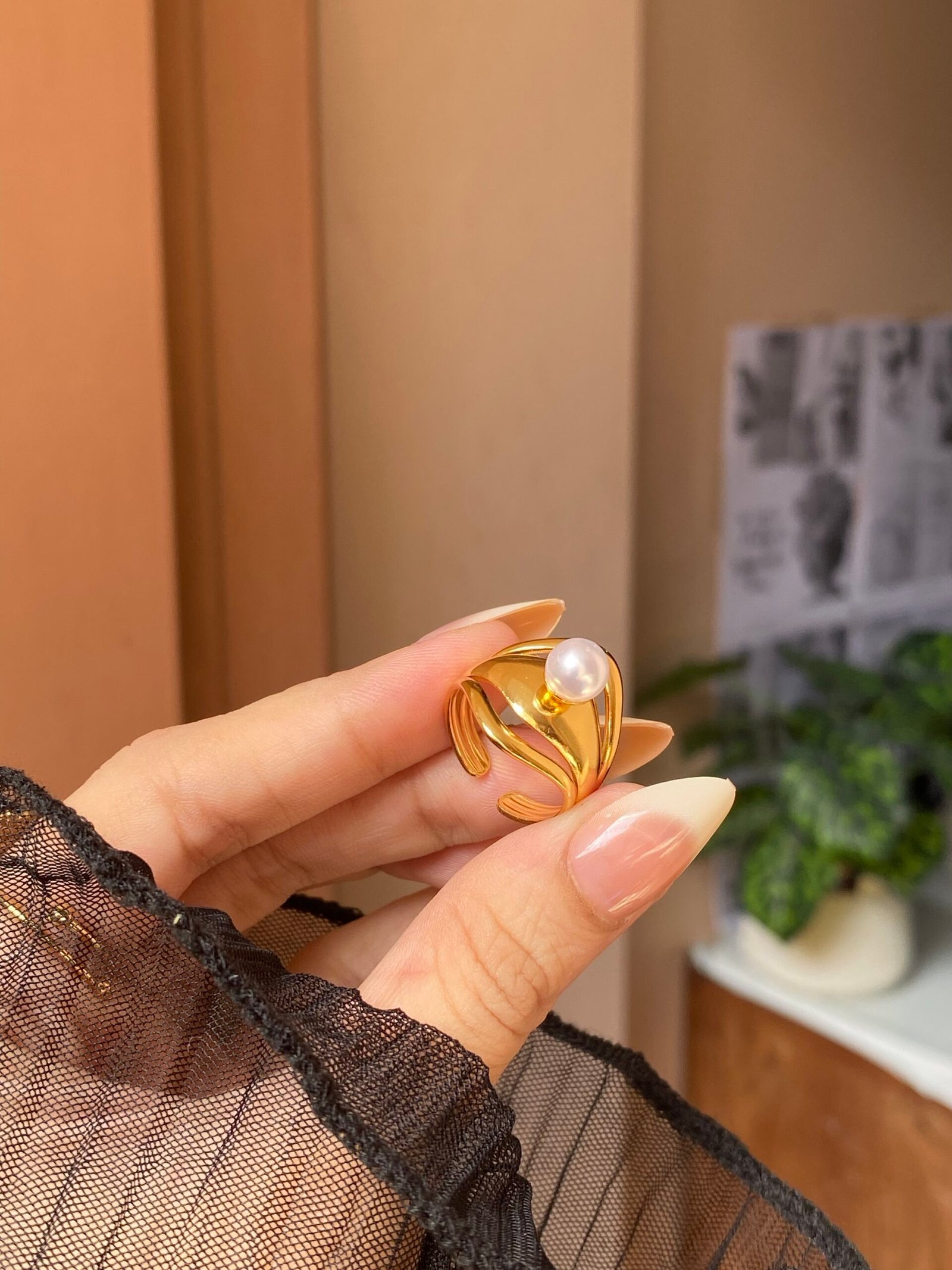 img_6140 Gold wave pearl ring - Image 1