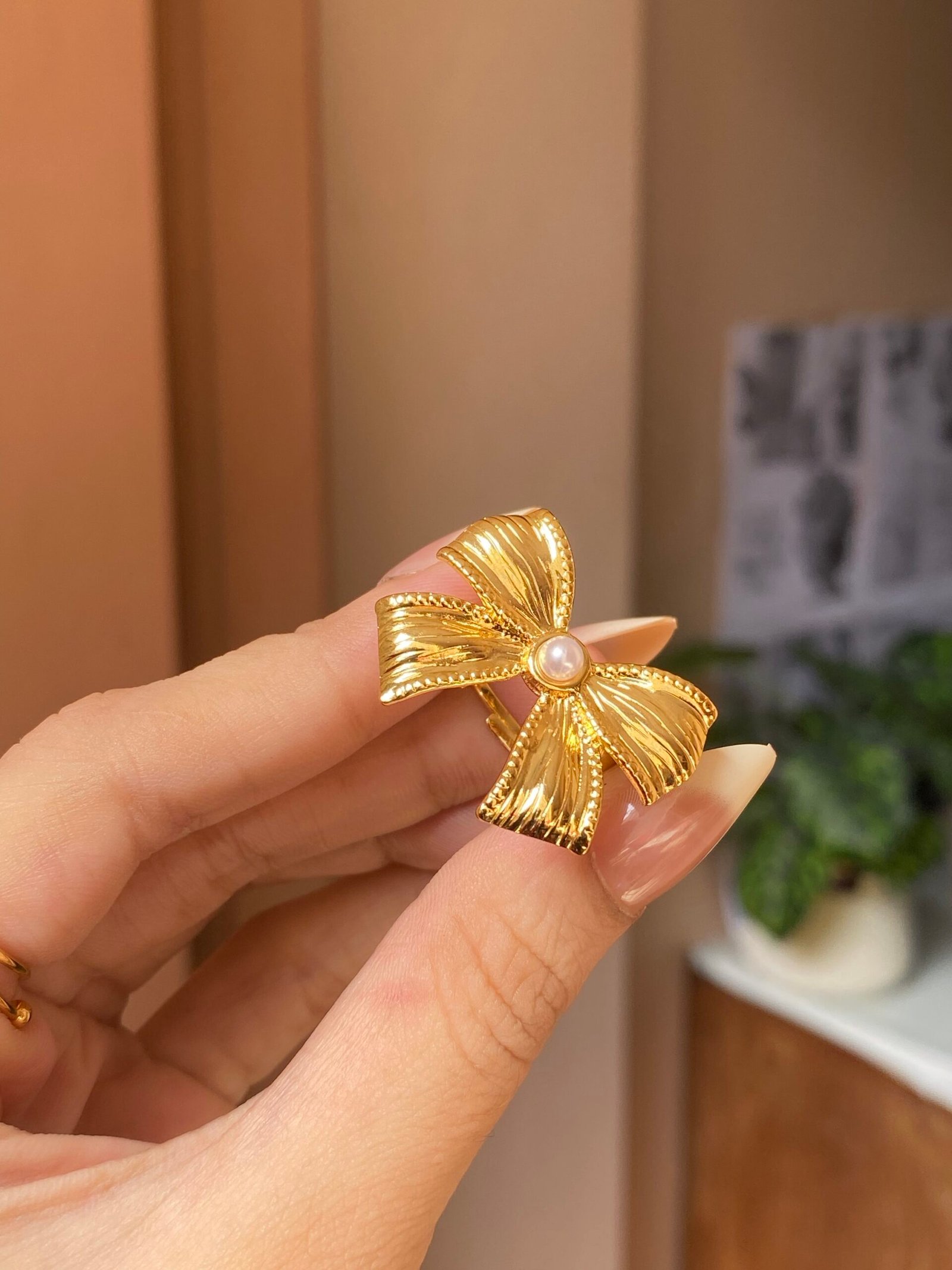 img_6144 Gold bow beaded ring - Image 1