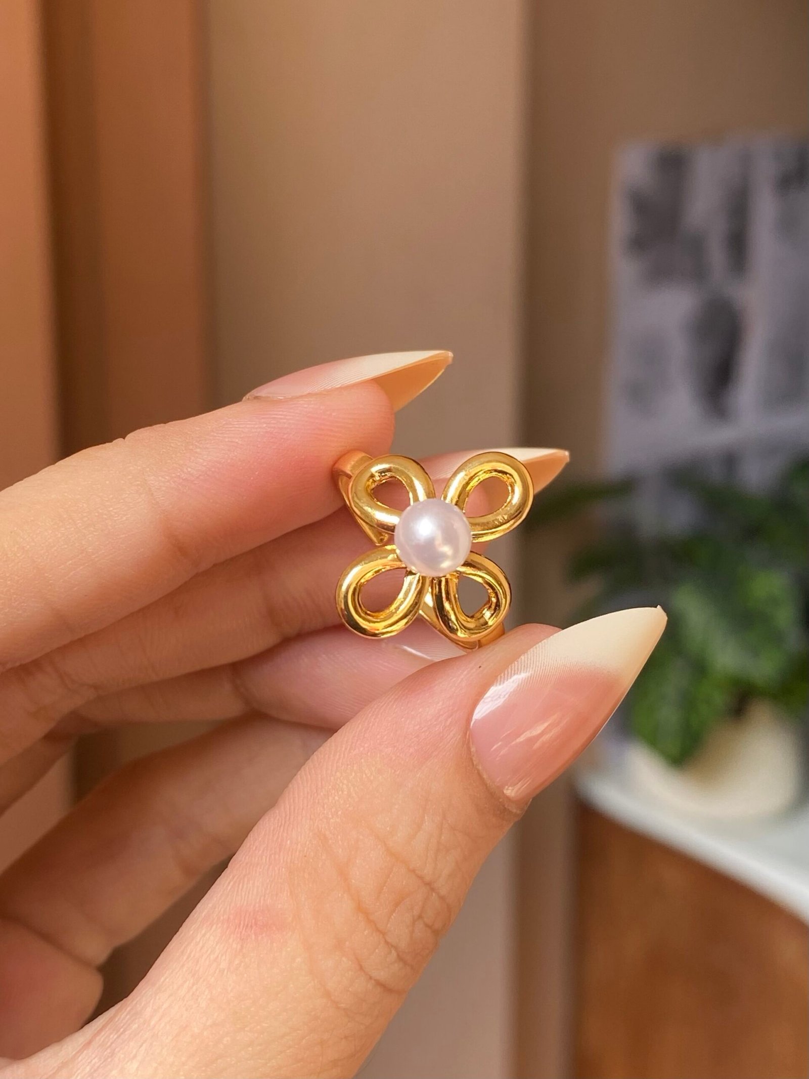 img_6148 Flower loop pearl ring - Image 1