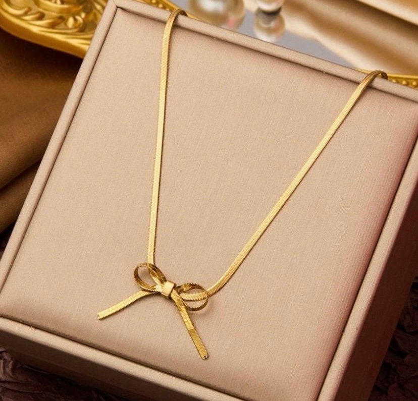 screenshot-85 Snake bow pendant - Image 1