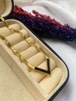 V snake chain pendant