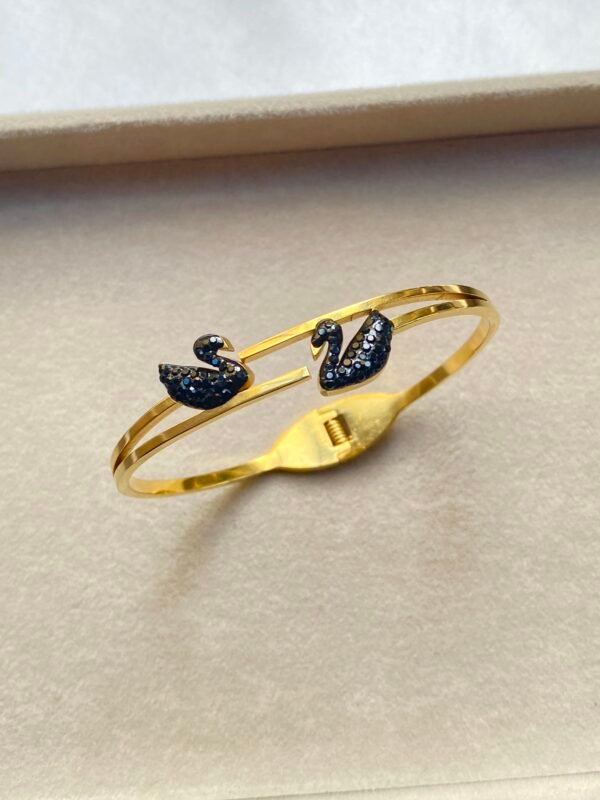 Double swan handcuff