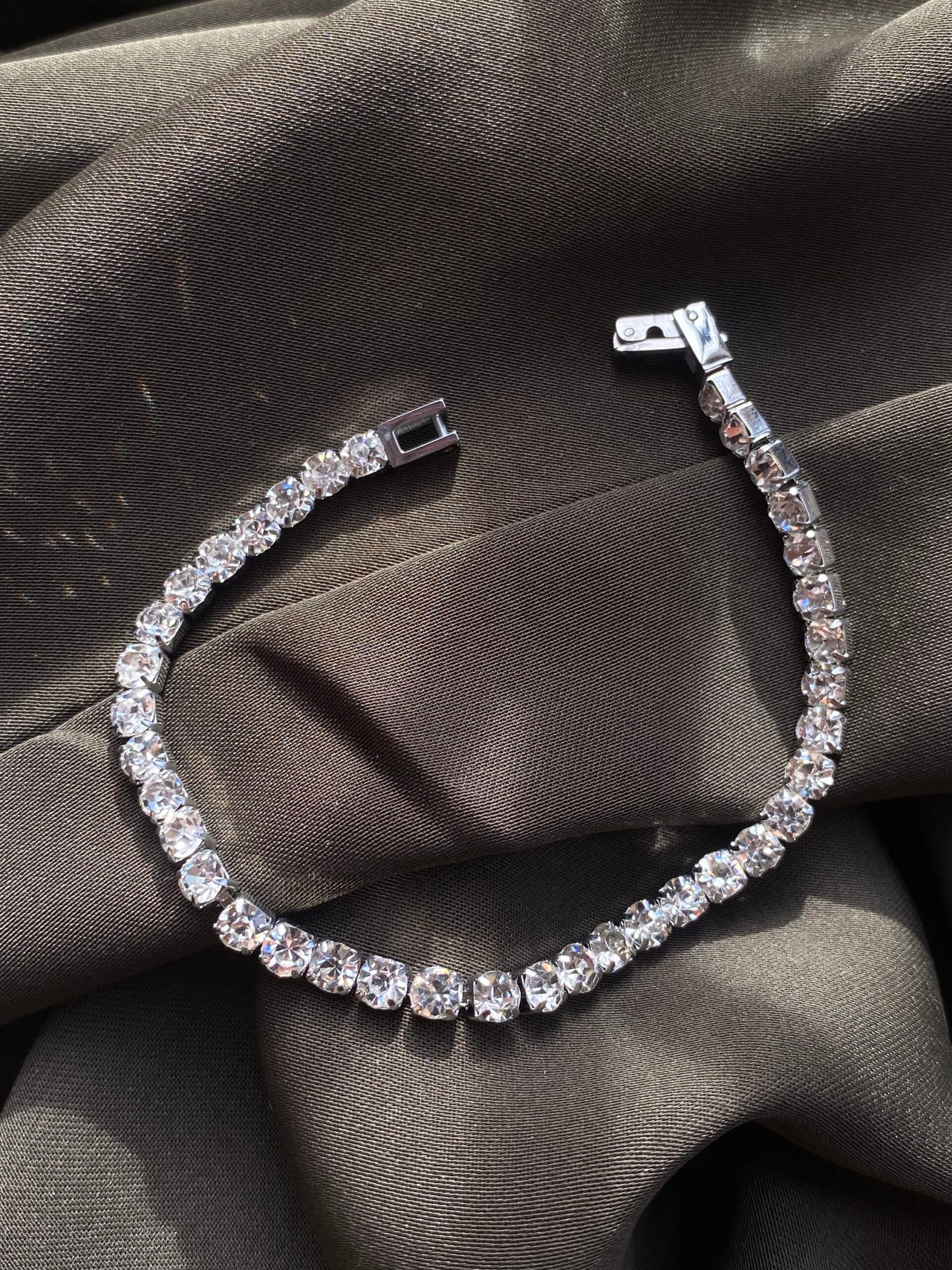 img_9061 Silver zircon bracelet - Image 1