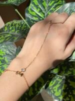 Bow heart handchain