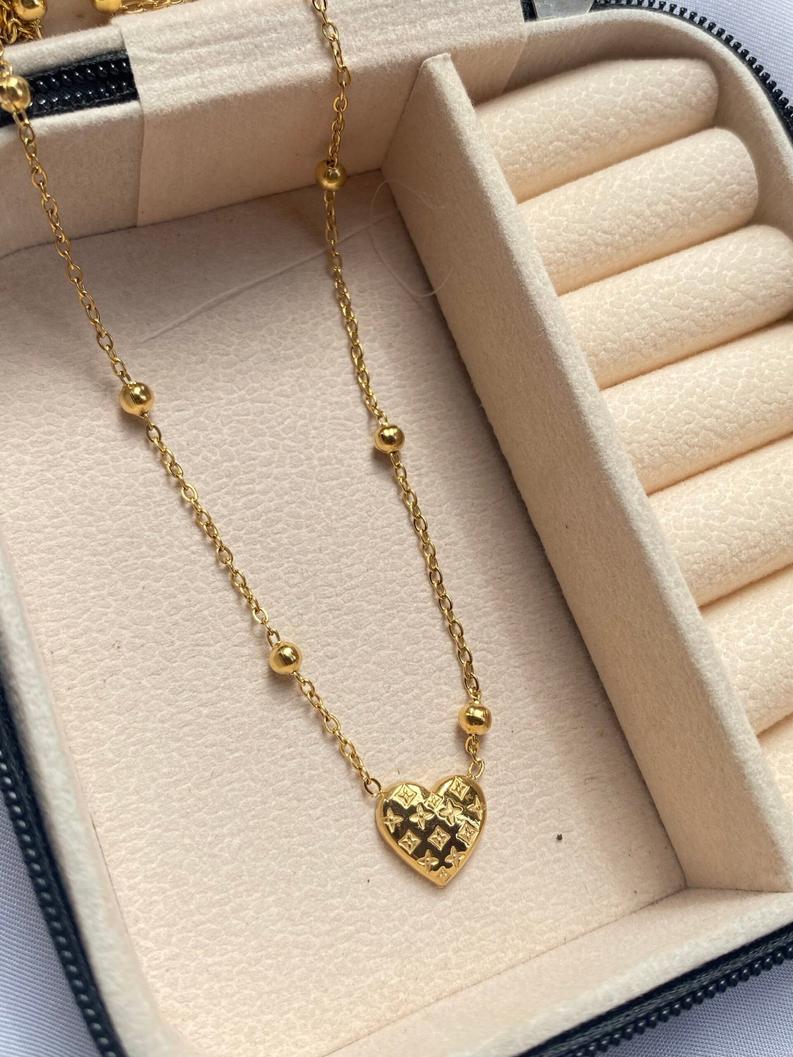 img_9627 LV heart pendant - Image 1