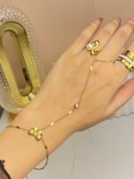 Coquette bow handchain - Image 2